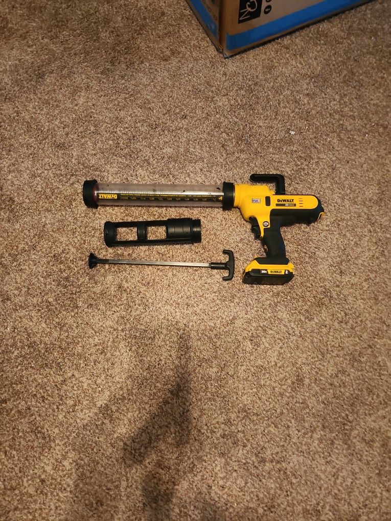 Dealt Caulking Gun