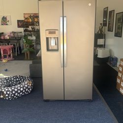 Ge Side-By-Side 25.1 Cubic Refrigerator