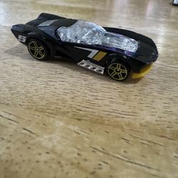 2016 Hot Wheels Street Shaker Diecast Car Black Yellow Track Builder DJD27 
