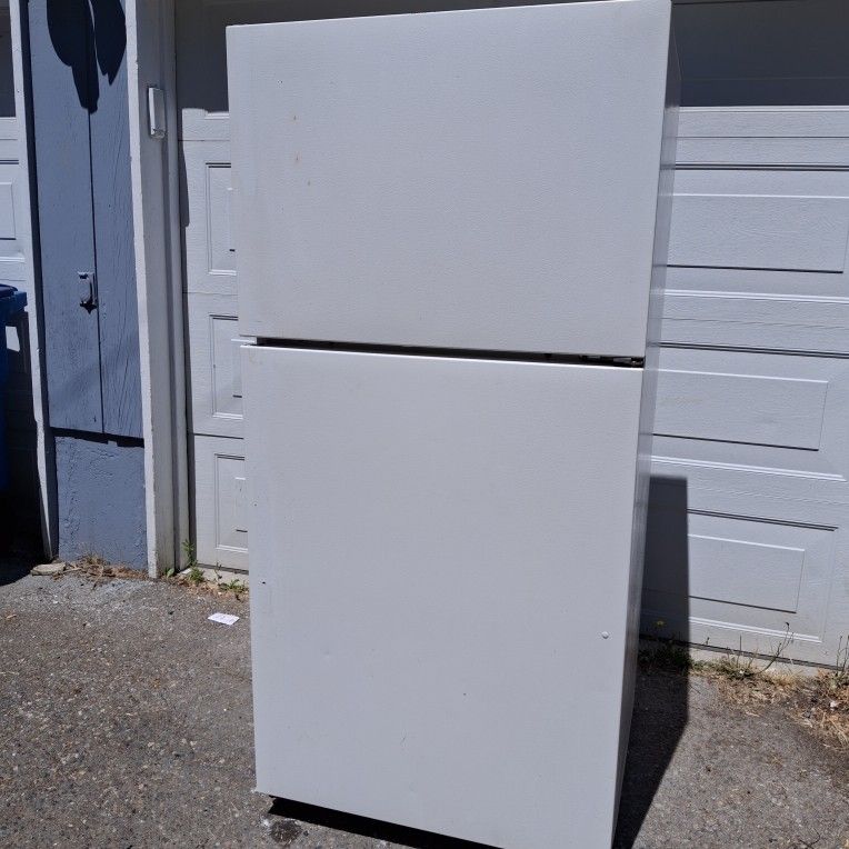 Refrigerator 21cuft by Whirlpool