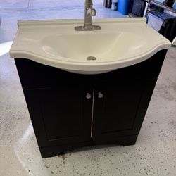 Bathroom vanity, cabinet and mirror set