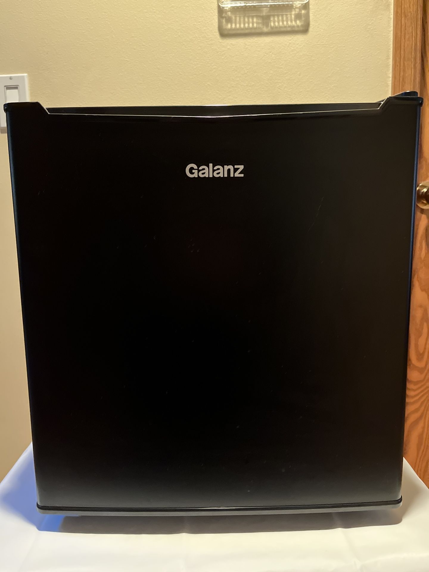 Galanz 1.7 Cu ft Single Door Mini Fridge