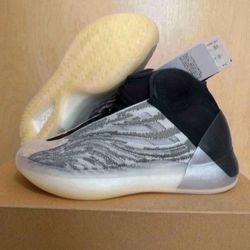 Adidas Yeezy Quantum Q46473 Men's Size 4  / 5 Womens Brand New