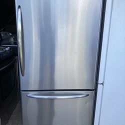 Maytag Refrigerator 33W69H Everything Works Good 