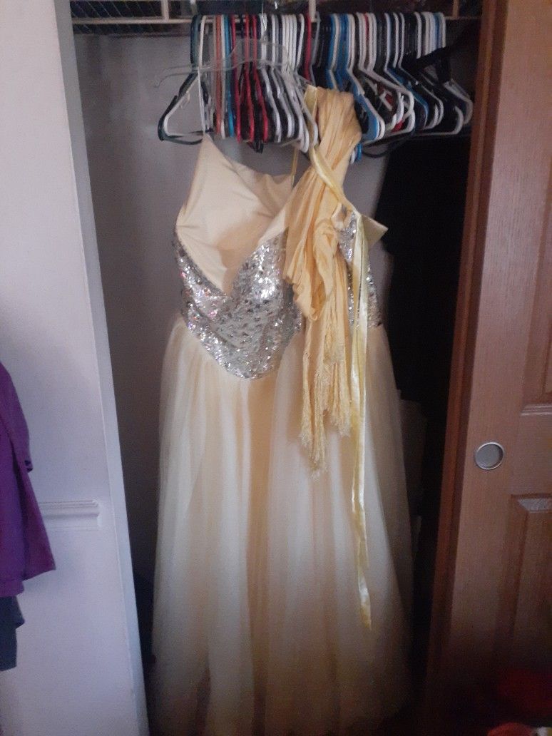 Yellow Prom Dress Size 20 Or 22