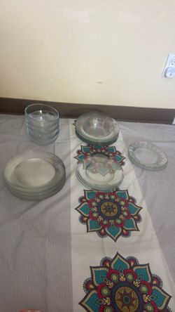 31. Piece Clear Glass Dinnerware