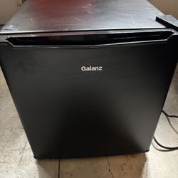 Galant mini fridge 