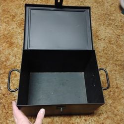 Free Metal Storage Box • Pick Up Only