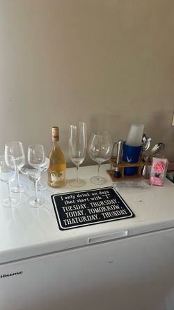 Moving sale! Miscellaneous wine glass, drink maker kit and wine stopper