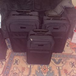 3 New Matching Suitcase Set