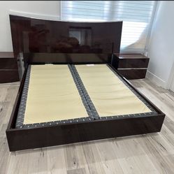 MODERN/CONTEMPORARY BEDROOM SET