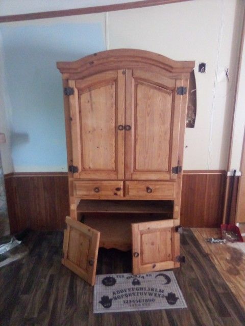 Big Mindi Wood Media Chest