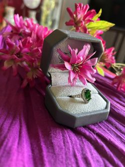 Beautiful Costume Jewelry Ring 