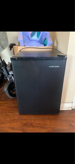 Black & Decker mini fridge