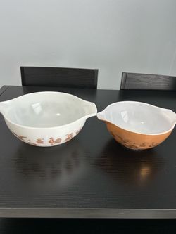 Vintage Pyrex nested bowls