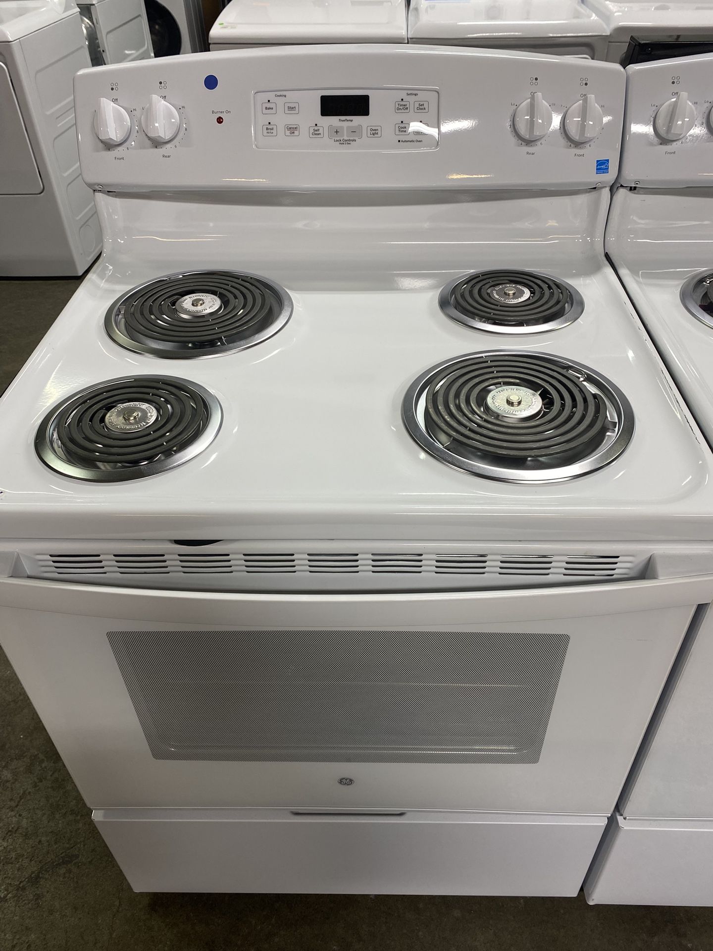 GE  JB256DMWW 30 Inch Freestanding Electric Range 