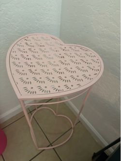 Heart shaped table stand