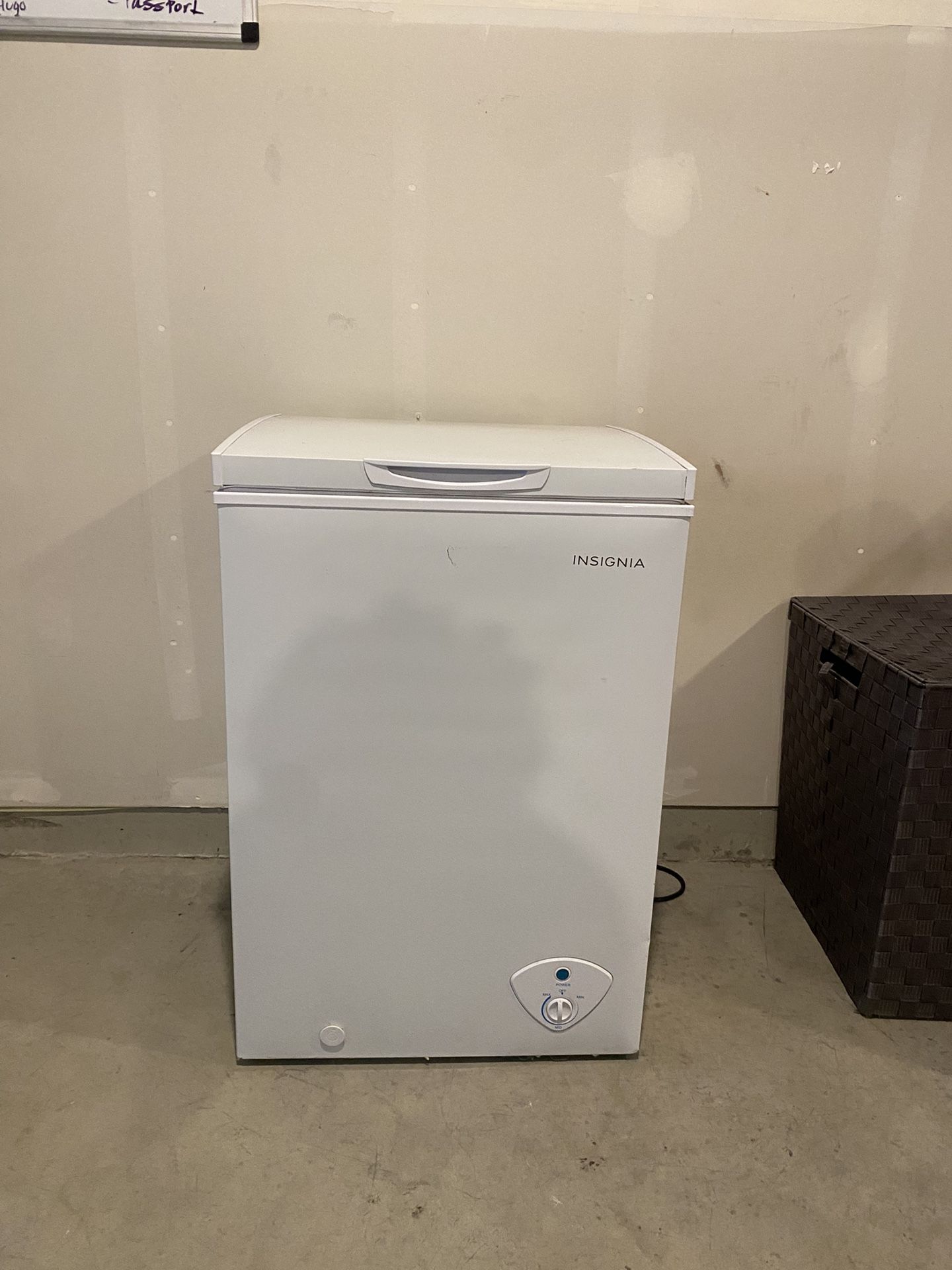 INSIGNIA DEEP FREEZER