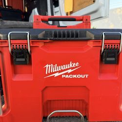 MilwaukeePACKOUT 22 in.​ Rolling Modular Tool Box