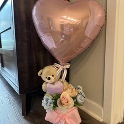 Hermoso Arreglo Con Globo Flores Y Un Osito Super Tierno 