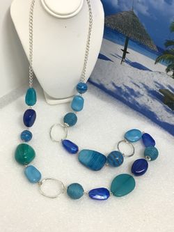 Beautiful Ladies Long Necklace EXCELLENT CONDITION