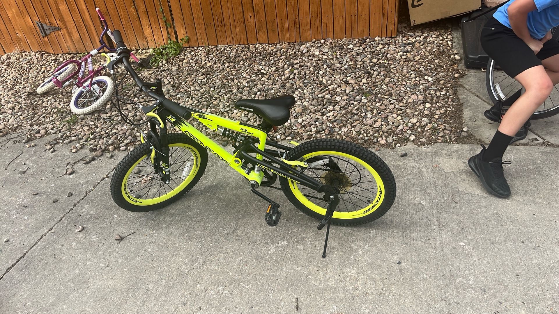 Genesis Dual Shock Terrain Savage Boys Bike