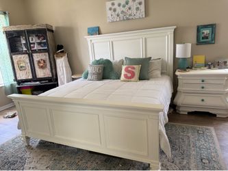 Michael Amini Signature Series – Elegant King Bedroom Suite with NEW Mattress
