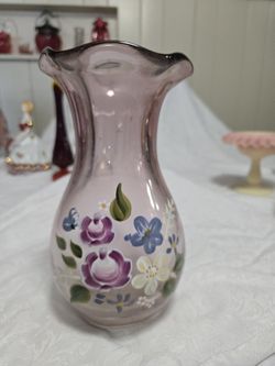 Fenton Teleflora vase with a ruffled edge. Fenton Art Glass