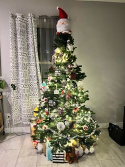 7.5 ft Xmas tree with lights