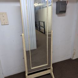 Standing mirror
