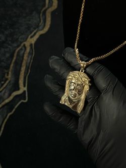 10K Gold Box Link/Hermes Chain W/ Jesus Pendant