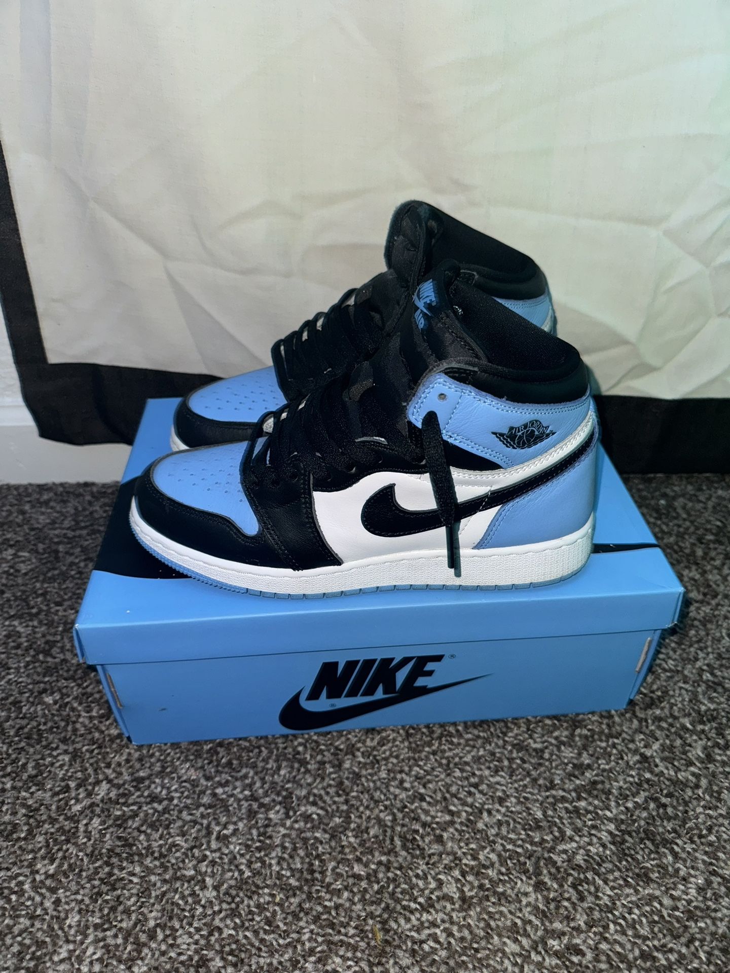 Air Jordan 1 Unc Toe 