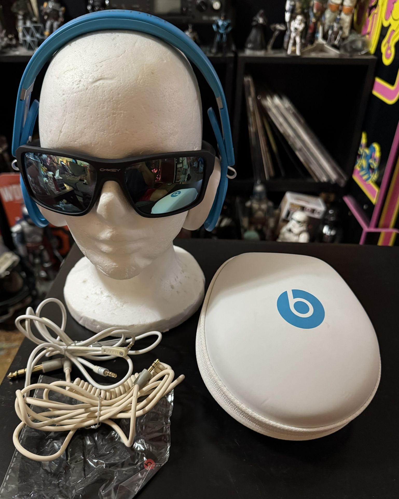 Beats By Dr. Dre Mixr Wired Over- Ear Headphones. Adult Size. Pre Owned! Clean. Works Great! Complete With Wires and Case! 