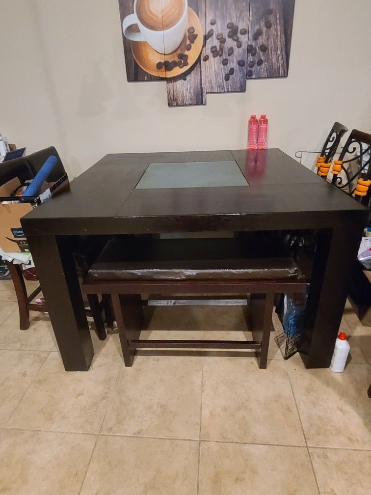 Dining room table w/ 4 chairs & 2 benches