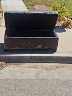 Toy chest  (free)