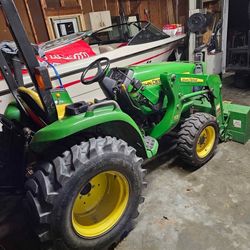 3032E John Deere Tractor 