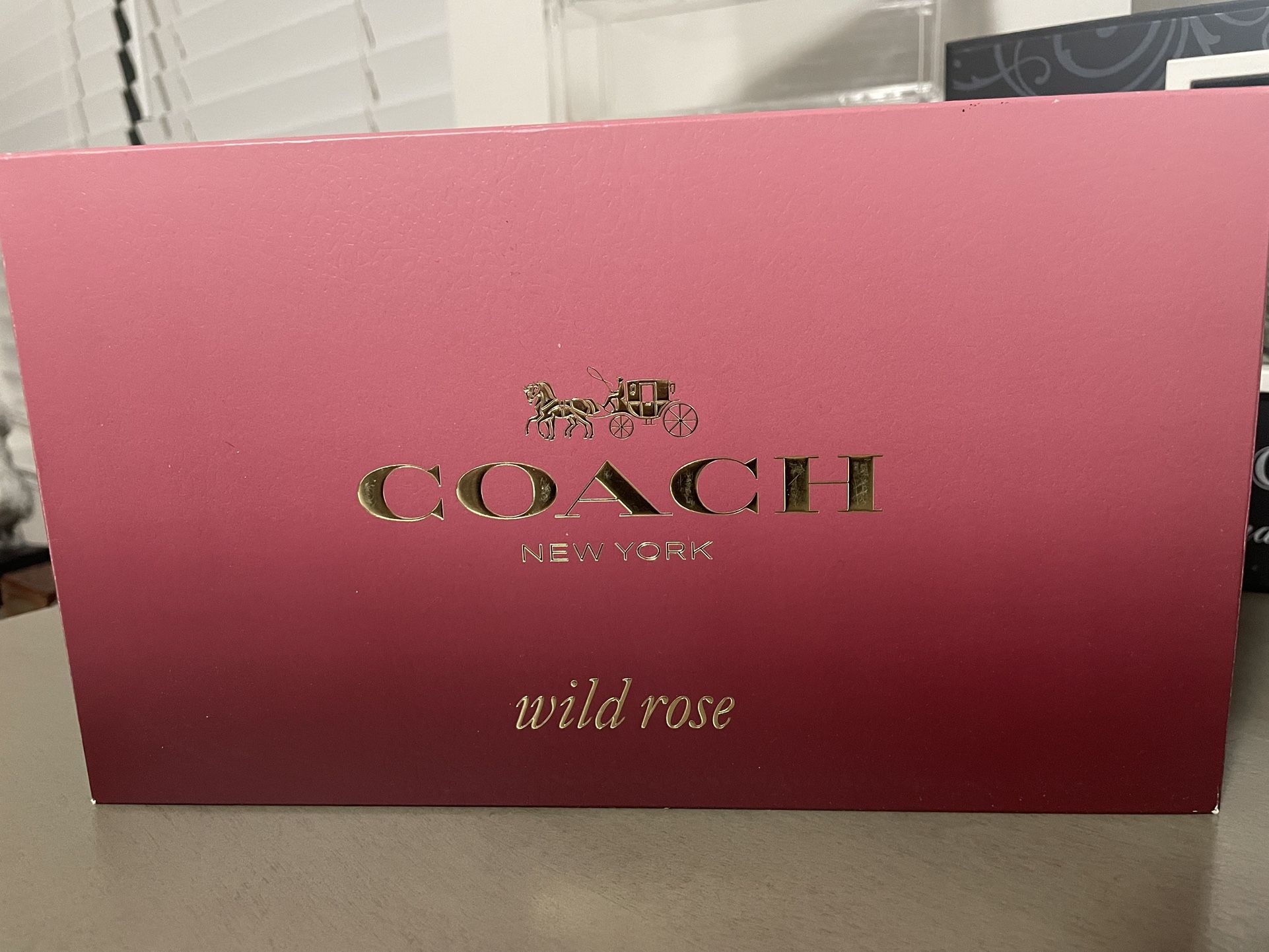 Coach, New York, wild roses