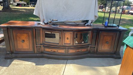 Beautiful display case three pieces