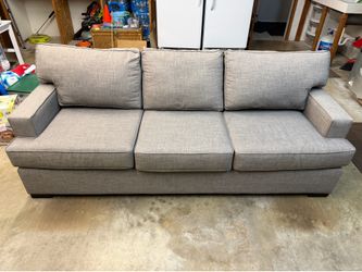 Comfortable couch in great condition