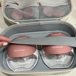 Momcozy m9 Double Breast Pump! With Extras!! 