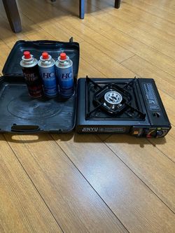 Gas stove with three gas