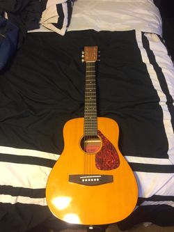 Acoustic Guitar (Yamaha)