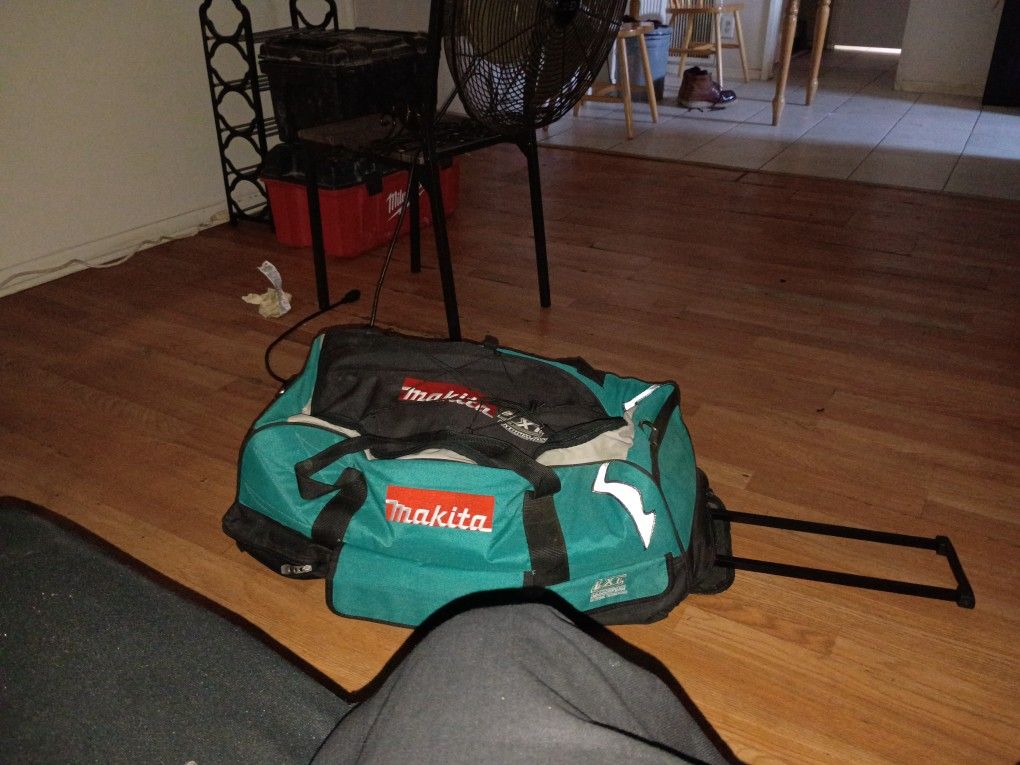 Makita Duffle Bag With Wheels