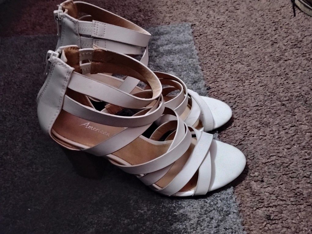 ******WOMAN'S BEAUTIFUL HEELS******