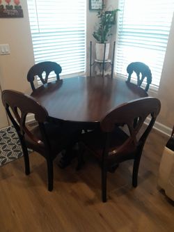 Dinning Table with 4 Chairs 48 inches round pick up only