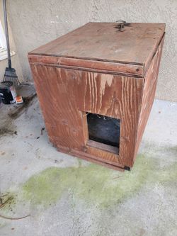 Insulated doghouse (ugly but works)