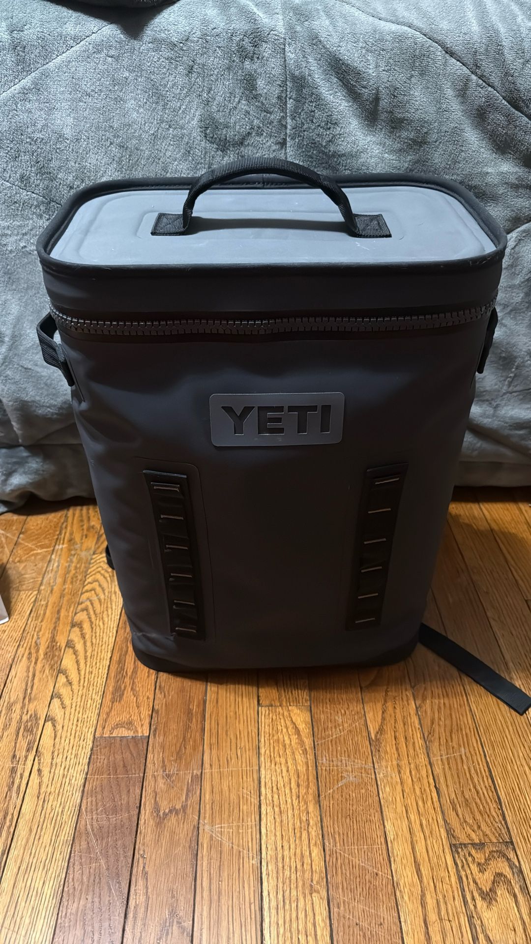 Yeti Hopper BackFlip 24 Soft Sided Backpack Cooler - Charcoal