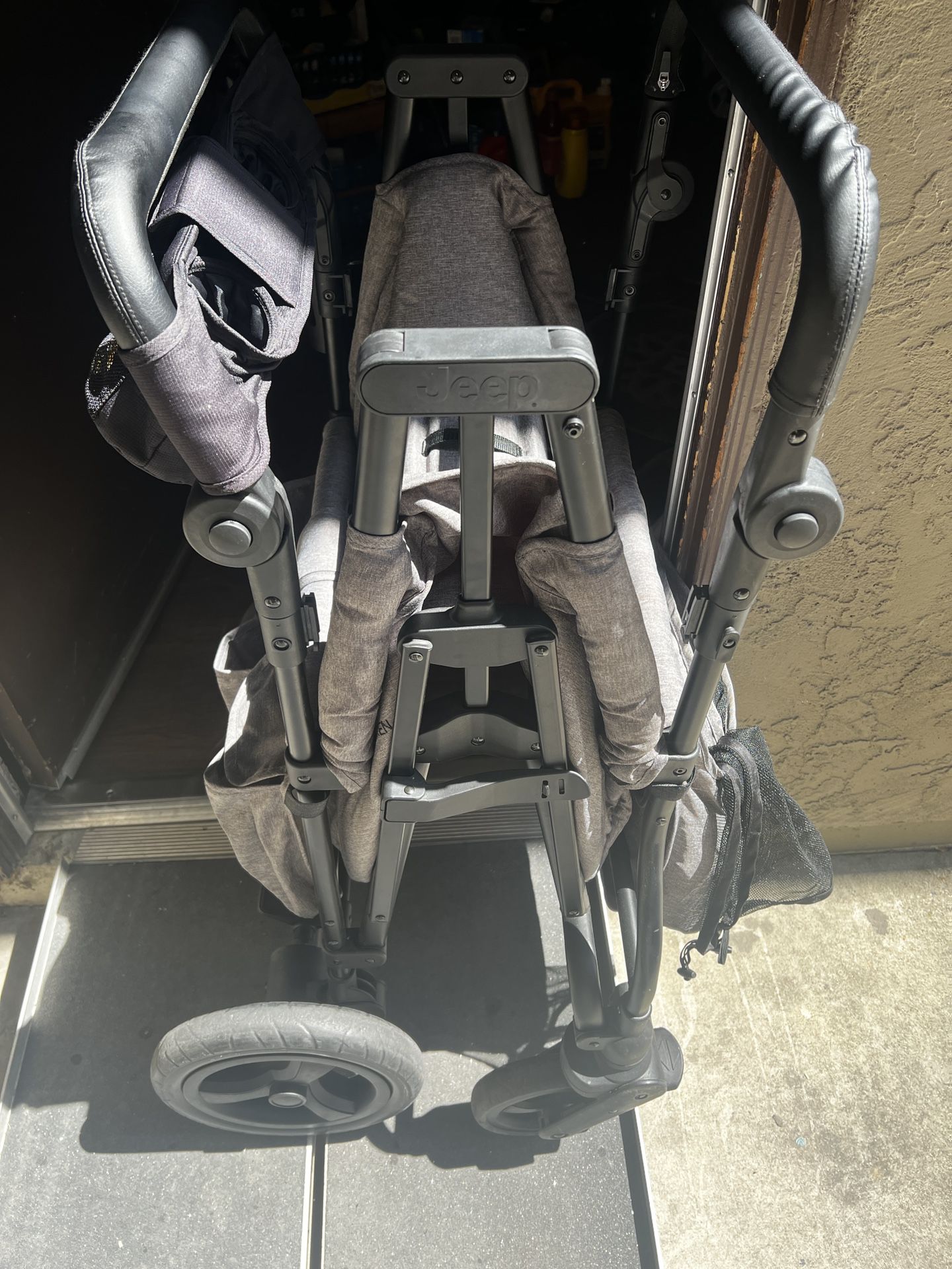 Jeep Wrangler Stroller Wagon with Included Car Seat Adapter by Delta Children - Gray