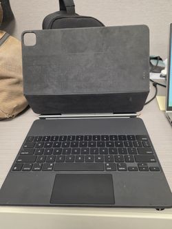 iPad 12.9 magic keyboard