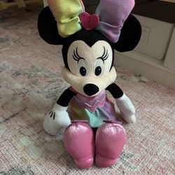 Minnie plush Doll (sings)